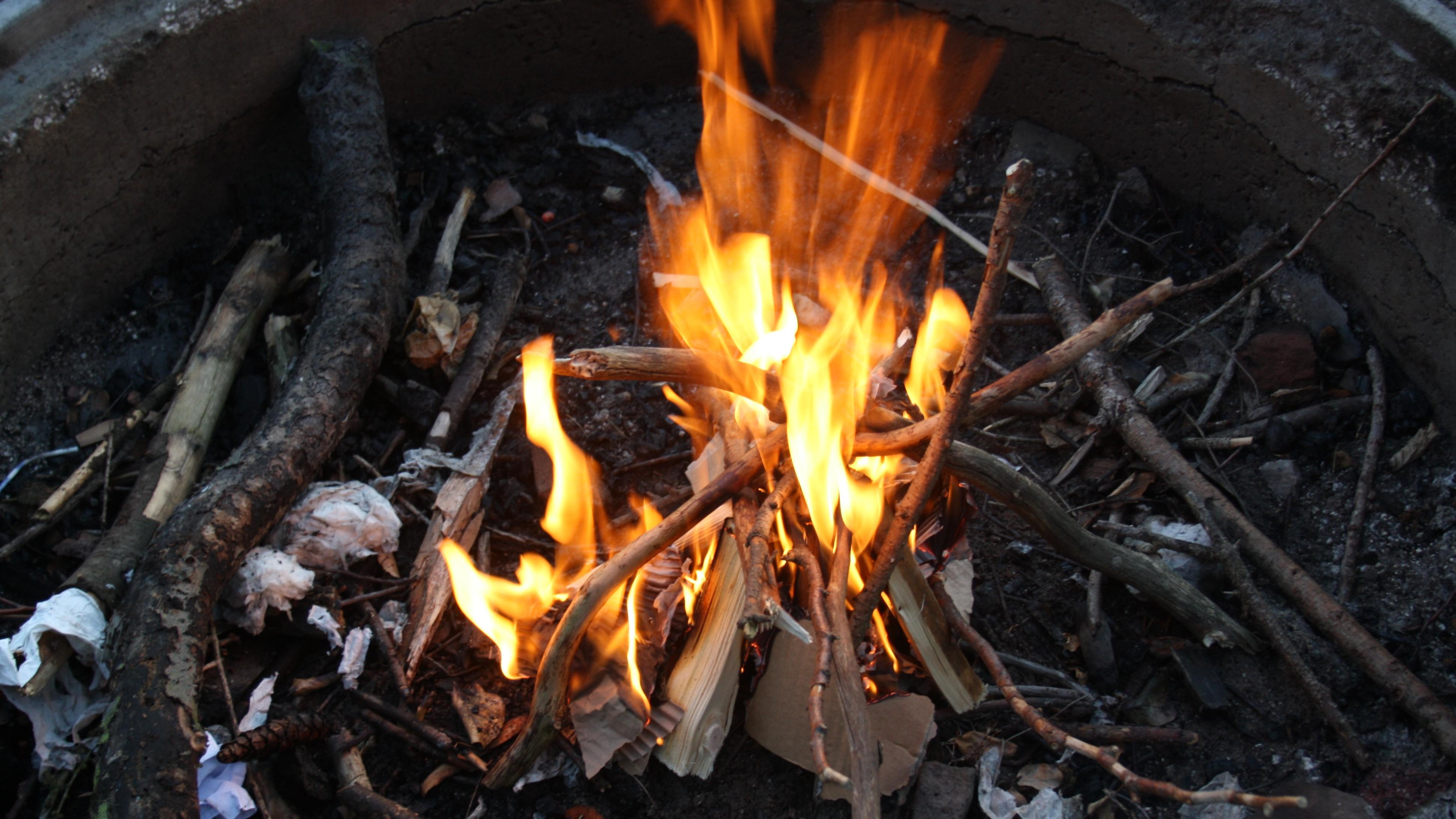 12 Lagerfeuer